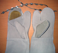 защитная перчатка для работы с колючей проволокой